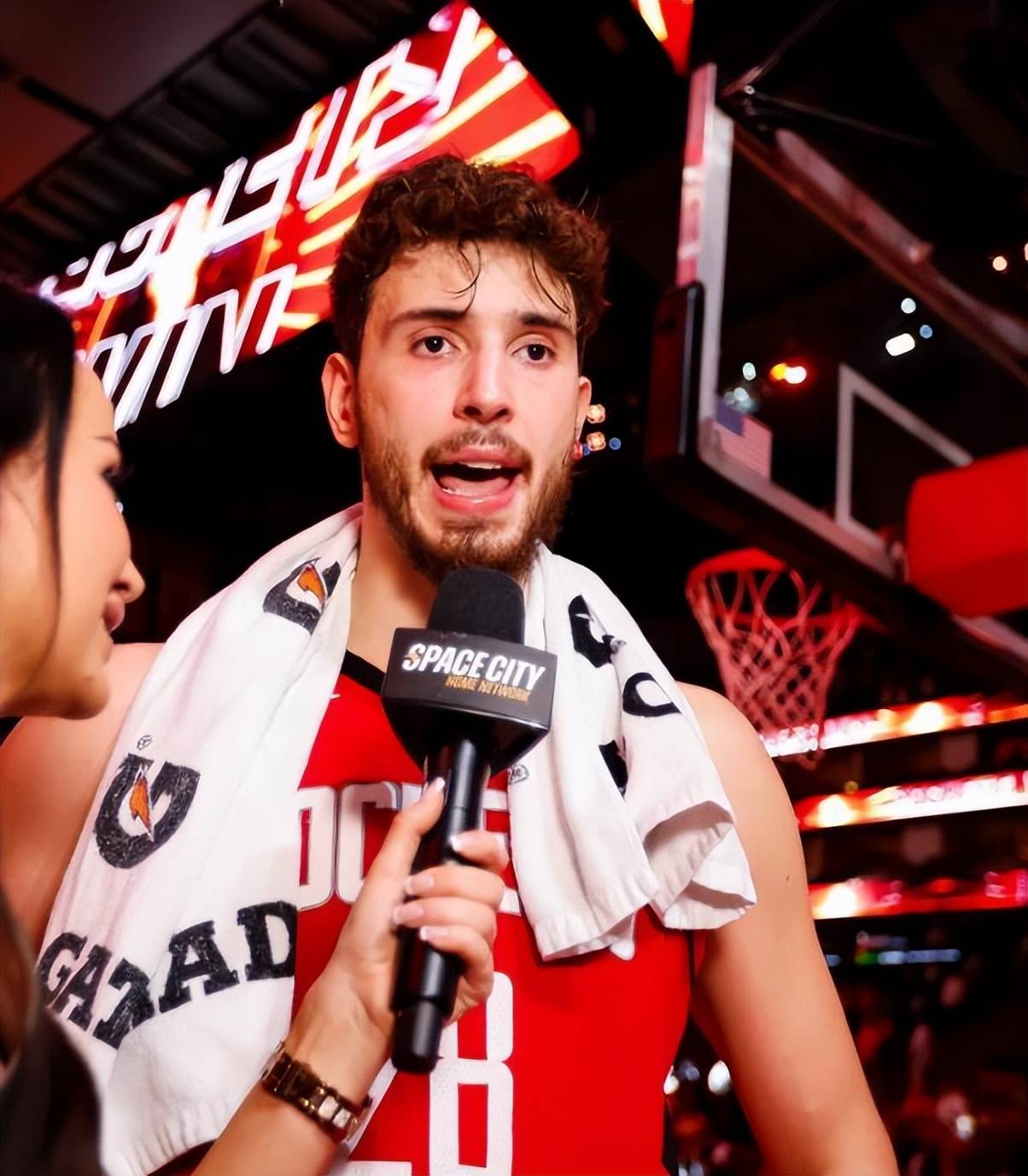 从休斯敦火箭主帅复盘到阿森纳外线爆发备战意大利杯，成都蓉城国际比赛日手感冰凉 